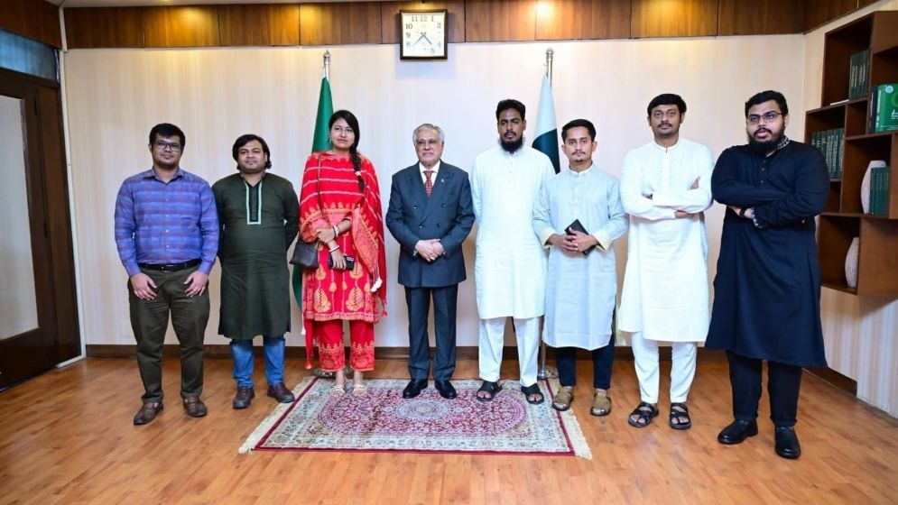 এনসিপি একাত্তর ইস্যুর ‘সমাধান’ চাইল, যে জবাব দিলেন ইসহাক দার